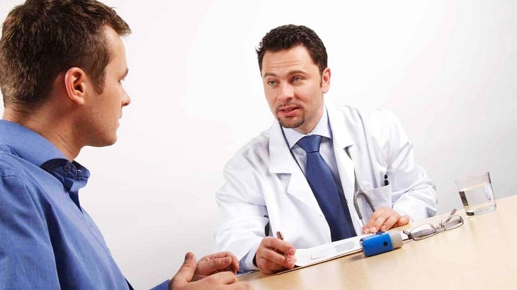 Người bệnh cần trao đổi cụ thể về tình hình sức khỏe của mình cho các bác sĩ