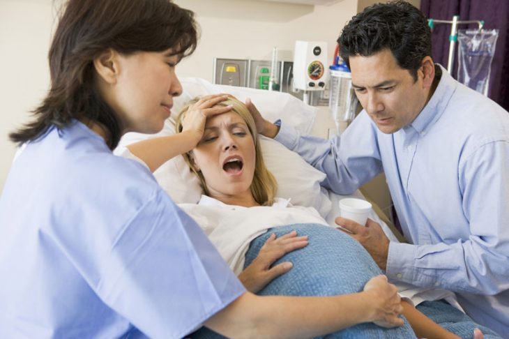 Để đỡ đẻ thành công bác sĩ cần có sự giúp đỡ của nhiều đồng nghiệp khác