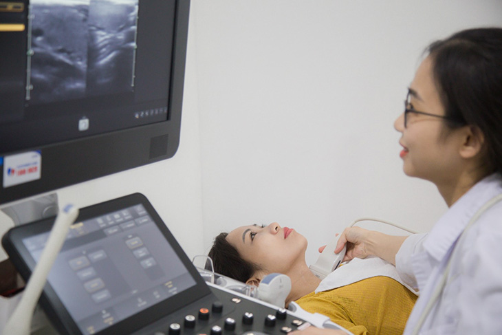 Siêu âm tuyến giáp là phương pháp thực hiện thông qua những sóng âm