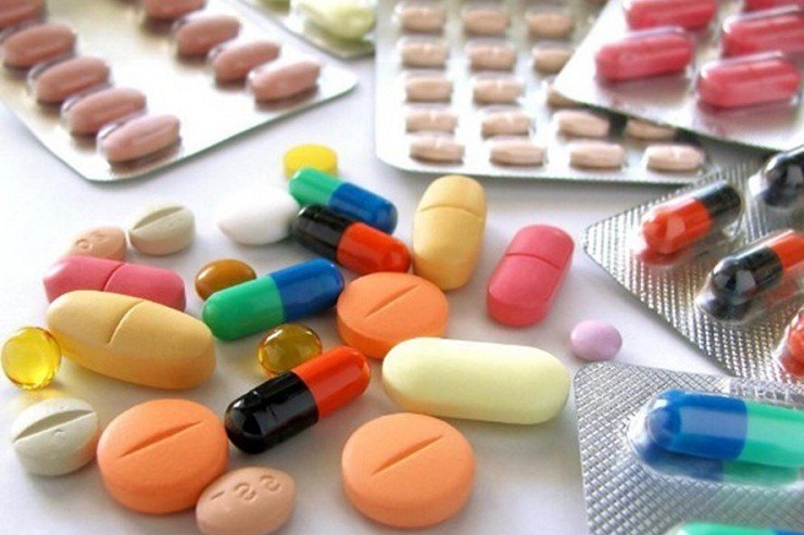 Các bác sĩ sẽ áp dụng các loại thuốc kháng virus, thuốc giảm đau hạ sốt cho người bệnh