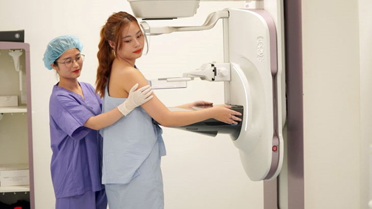 Bà bầu chụp X-quang có thể gây ra một số rủi ro cho thai nhi
