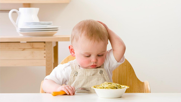 những trẻ biếng ăn thường dễ bị bệnh về tiêu hóa, đường hô hấp