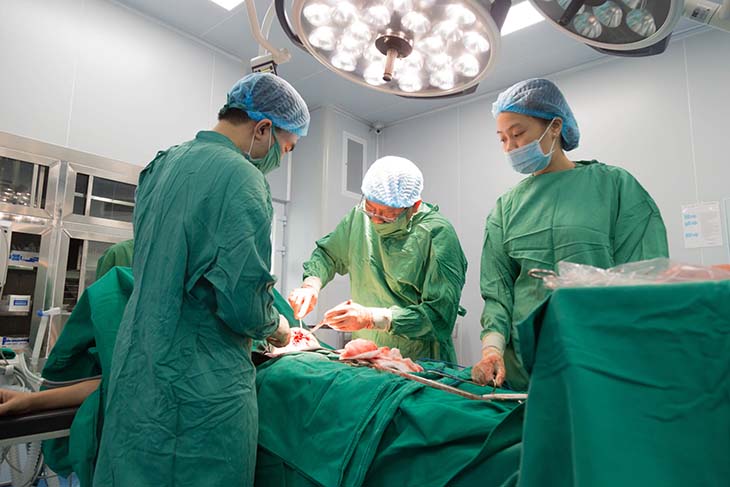 Phương pháp mổ mở áp dụng cho những trường hợp thoát vị lớn, tái phát