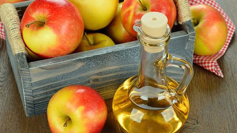 Mật ong và giấm táo điều trị đau rát họng do viêm