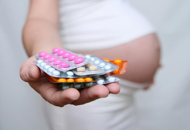 Việc sử dụng thuốc tân dược khi mang thai cần được bác sĩ chỉ định