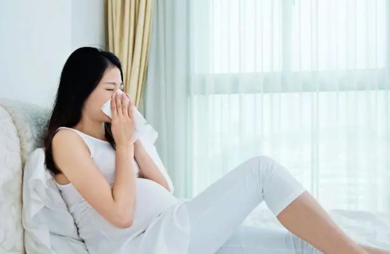 Phụ nữ có thai không được thực hiện cấy chỉ
