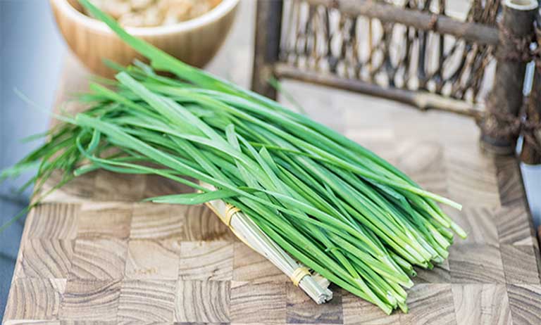 Chữa mề đay bằng lá hẹ đơn giản, an toàn mà hiệu quả, tham khảo ngay
