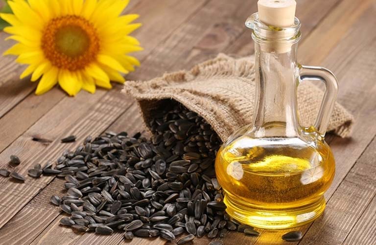 Dầu hạt cải và dầu hạt hướng dương đều rất tốt cho làn da bị á sừng