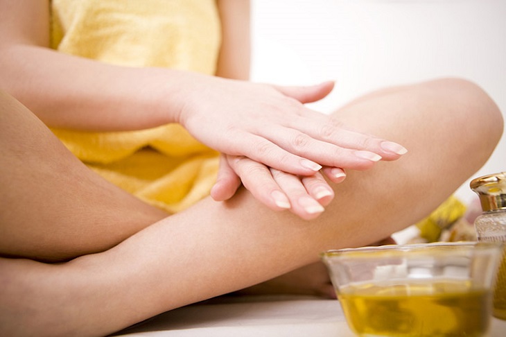 Massage bằng dầu dừa