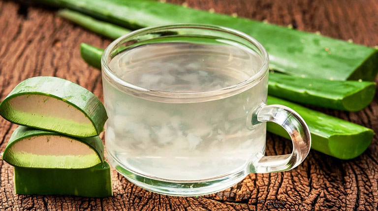 Nha đam chứa aloin, một chất có tác dụng nhuận tràng nhẹ và làm dịu niêm mạc đại tràng