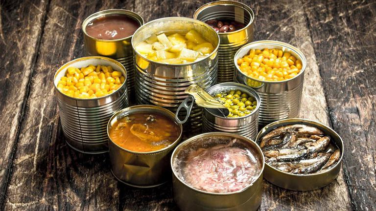 Đồ ăn nhanh, đồ hộp không tốt cho bệnh nhân bị viêm da cơ địa
