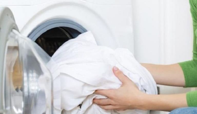 Vệ sinh nhà cửa, chăn ga gối đệm thường xuyên