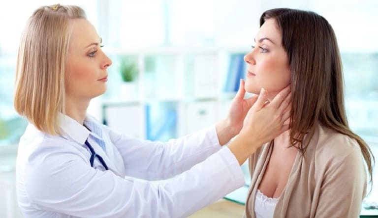 Nên thăm khám bác sĩ nếu tình trạng mẩn ngứa kéo dài 