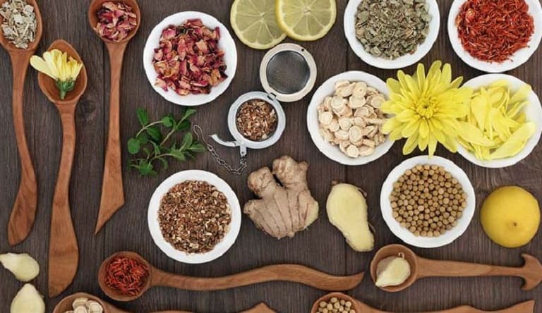 Dùng thuốc Đông y điều trị mẩn ngứa