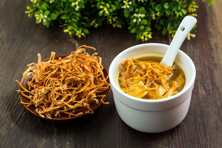 Bà bầu bổ sung các dưỡng chất cho thai nhi bằng các món ăn từ trùng thảo ngon miệng
