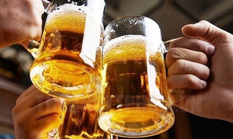 Người bị phong ngứa cần kiêng rượu bia, chất kích thích