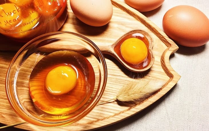 Trứng gà trộn mật ong hỗ trợ cải thiện chất lượng tinh trùng hiệu quả