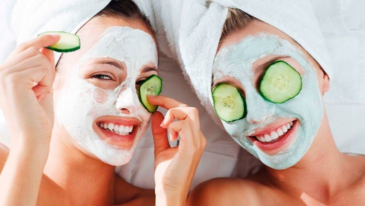 Đắp mặt nạ dưa chuột giúp giảm thâm quầng mắt
