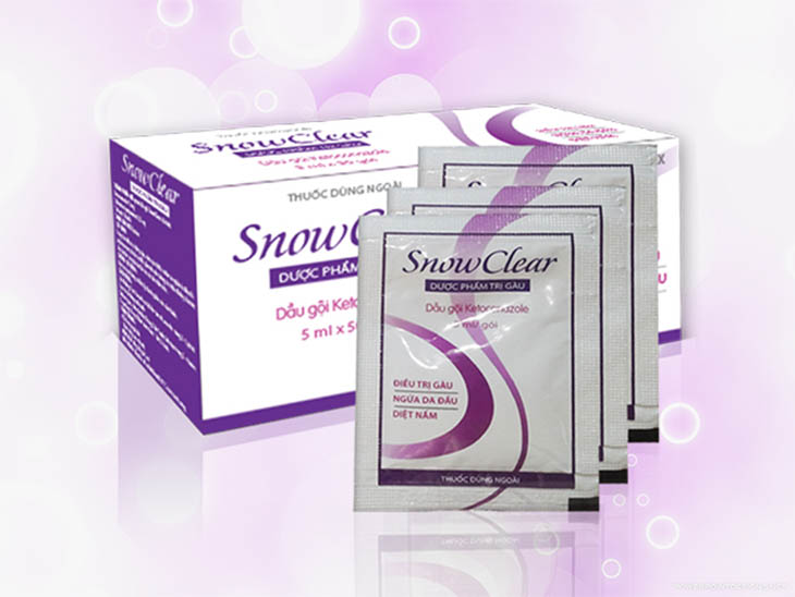 Snow Clear là loại dầu gội được nhiều người dùng cho thể mảng trên da đầu Snow Clear là loại dầu gội được nhiều người dùng cho thể mảng trên da đầu