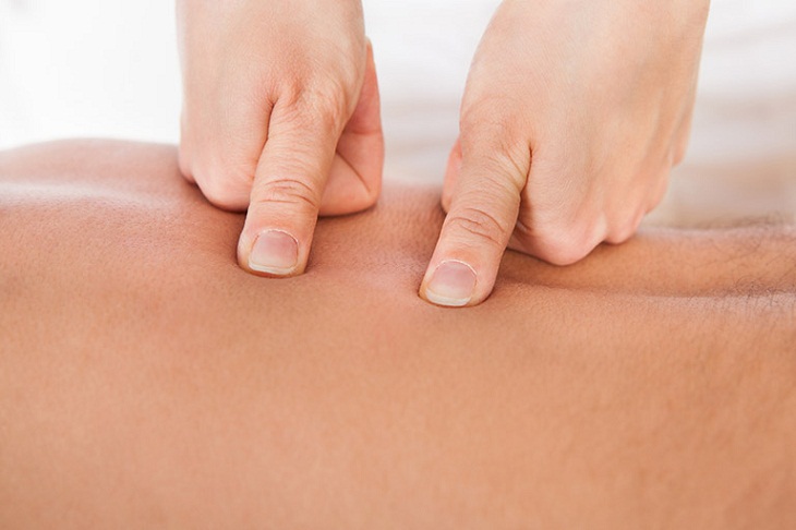 Bấm huyệt là một trong những phương pháp chữa đau dạ dày khẩn cấp an toàn hiệu quả