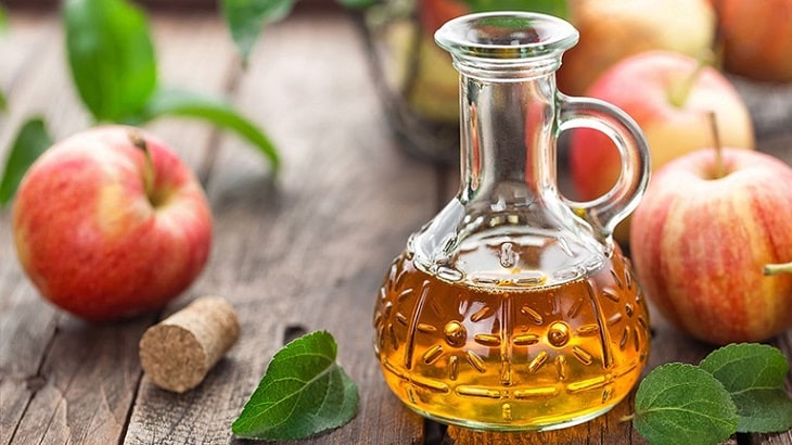 Giấm táo có chứa các axit lactic giúp sát khuẩn tự nhiên