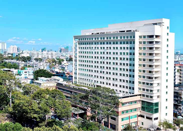 Bệnh viện ĐH Y Dược ngay trung tâm thành phố