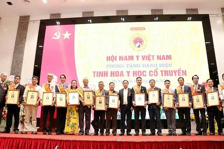 giai-thuong-tinh-hoa-y-hoc-co-truyen-2