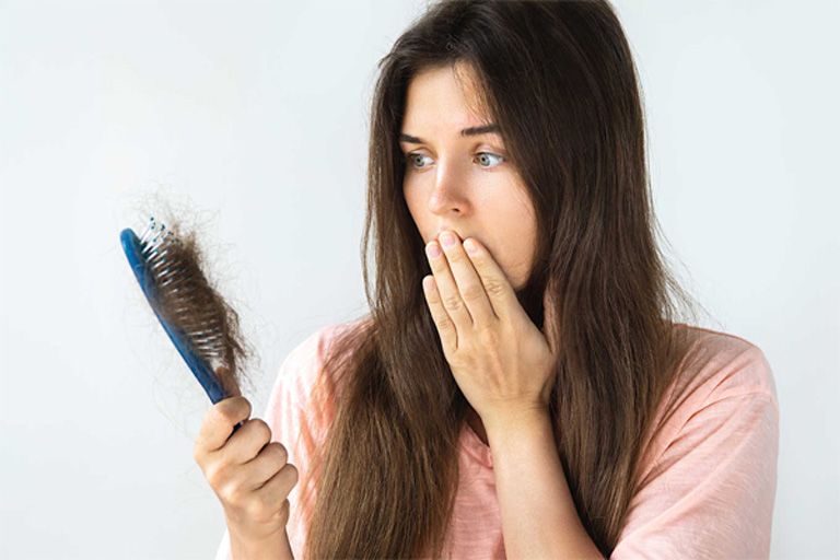 Á sừng da đầu dễ gây rụng tóc