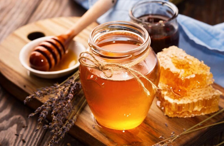 Mật ong có thể chữa lành và làm dịu da đang mẩn ngứa