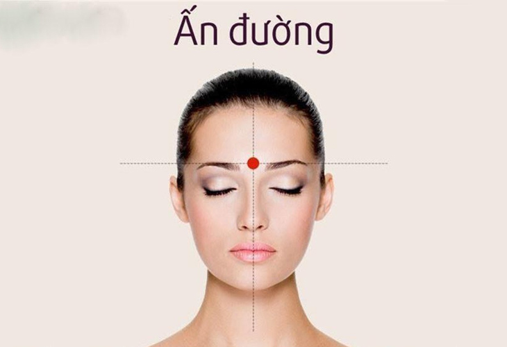 Huyệt Ấn Đường có tác dụng giảm đau, thông mũi