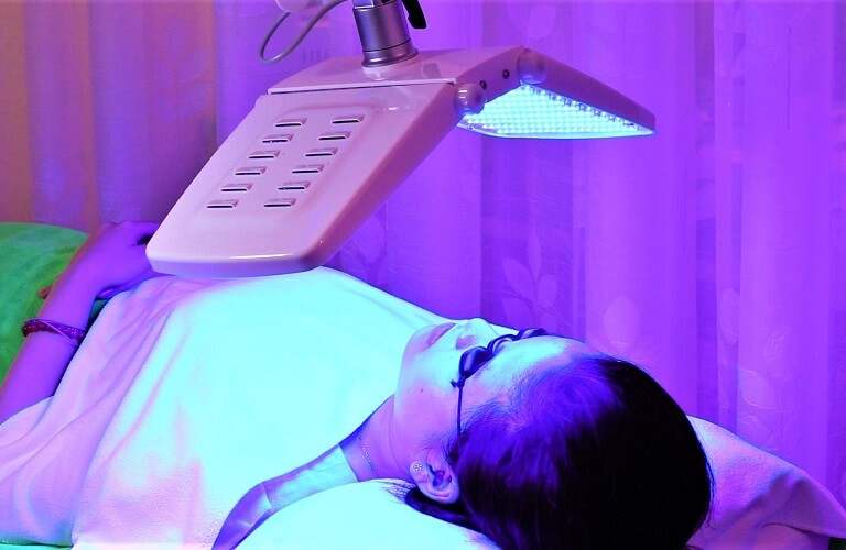 Điều trị bệnh bằng liệu pháp ánh sáng