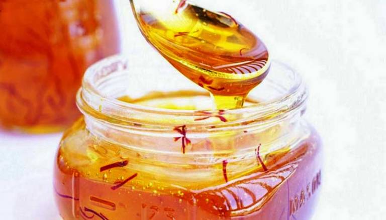Có thể ngâm sẵn nhụy hoa nghệ tây với mật ong cho nhiều lần sử dụng