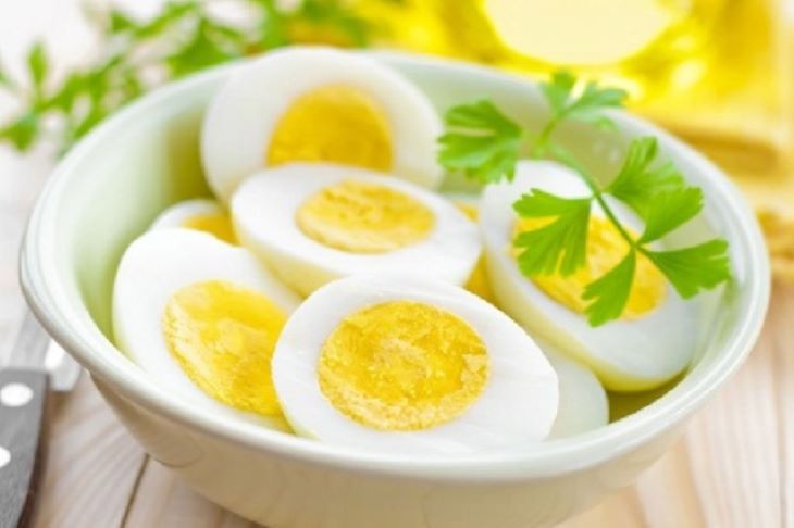 Người bị trào ngược dạ dày chỉ nên ăn trứng đã chín hoàn toàn