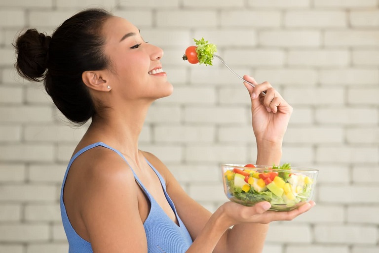Ăn uống khoa học cũng là cách giúp cải thiện bệnh viêm da