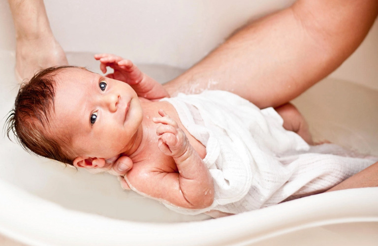 Vệ sinh da cho bé đúng cách giúp cải thiện tình trạng mẩn đỏ