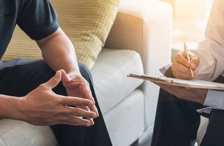 Bác sĩ sẽ khai thác tiền sử bệnh để đưa ra phương pháp điều trị thích hợp