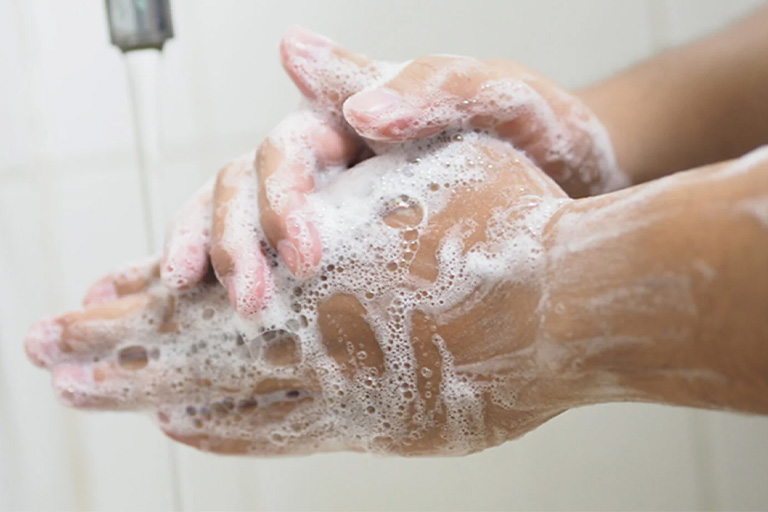 Vệ sinh cơ thể sạch sẽ để phòng ngừa bệnh vảy nến