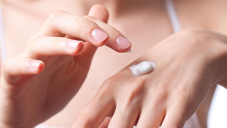 Dùng thuốc dạng bôi ít tác dụng phụ hơn thuốc uống