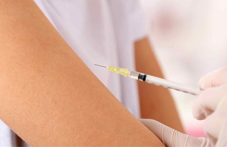 Tiêm dưới da là liệu pháp miễn dịch giúp người bệnh chống lại viêm mũi dị ứng