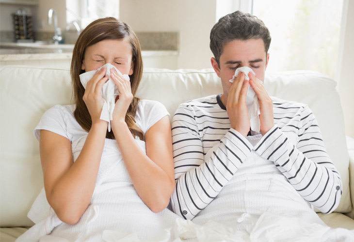 Triệu chứng điển hình của bệnh là sổ mũi, nghẹt mũi