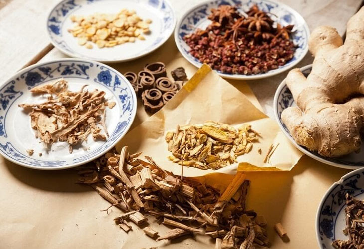 Sử dụng dược liệu Đông y cho hiệu quả toàn diện, an toàn