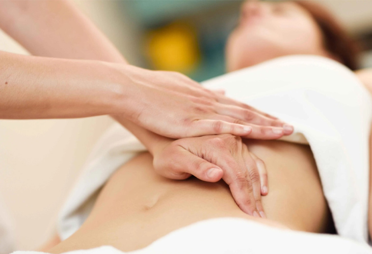 Massage vùng bụng kích thích tiêu hóa, cải thiện triệu chứng khó chịu